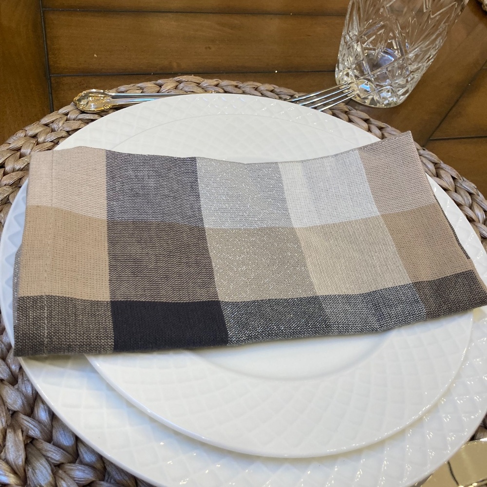Rachel Ashwell Plaid Cloth Napkins Set of 4 New - Picture 6 of 7